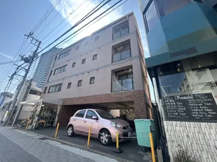 アベール クガの画像