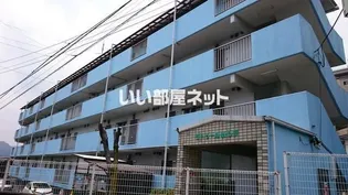 ラトゥール山の手の画像