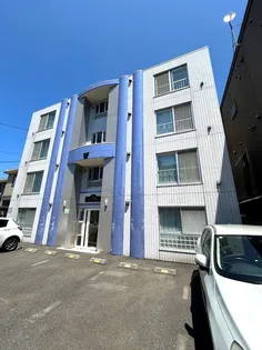 グランド中の島の画像