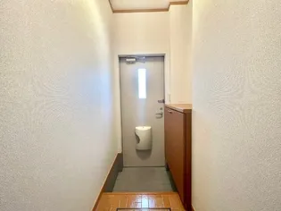 エムアイタウン【2階】の玄関