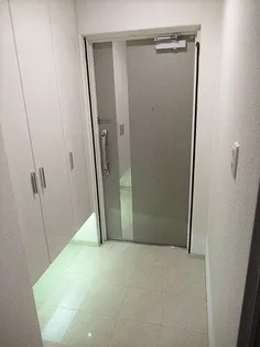 サーパス南城内【1階】の玄関