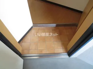 フォンターナ【3階】の玄関