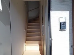 エレガント【2階】の玄関