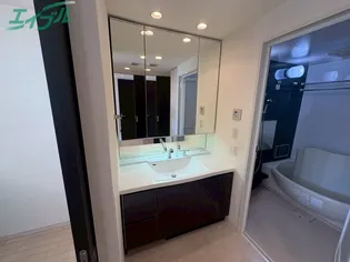 ローレルタワーシュロア四日市【15階】の内装