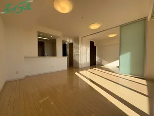 ローレルタワーシュロア四日市【15階】の居間