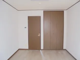 フラットUーVIの画像