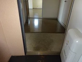 シティハウスCOZY【2階】の玄関