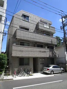 クレスト三軒茶屋【1階】の外観
