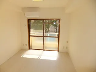 内海小柳マンション【2階】の居間