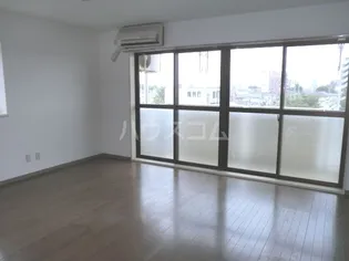 オーチャード ヴィレッジ【5階】の居間