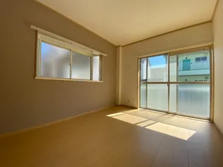 ピューラ城ヶ崎B棟【1階】の内装