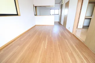 シャトレーイズミ【2階】の居間