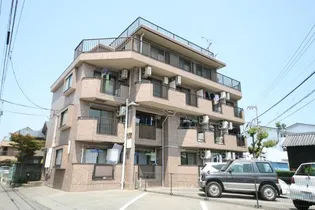 ハイツ高畠【1階】の外観