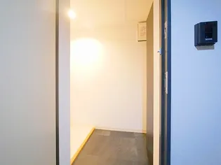 ラグジースペース南郷【2階】の玄関