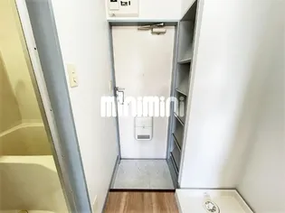 ビバリーエンドレス【2階】の玄関