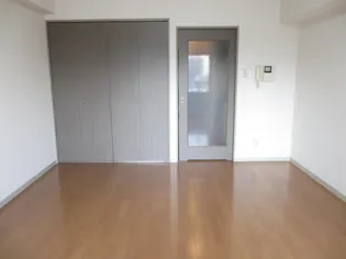 ラ・ペジブル金沢【5階】の居間