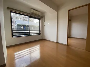 パークサイド上杉公園【1階】の居間