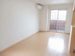 メゾン・ファミーユII【1階】の居間