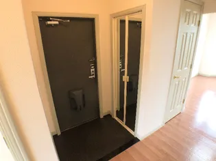 メイプルハウス【2階】の玄関