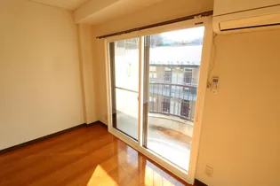 グランドエスポワール【2階】の居間