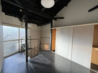 ピラミッドアネックスの内装