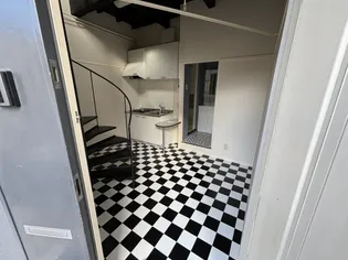 ピラミッドアネックスの玄関