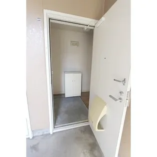 風車II【1階】の玄関