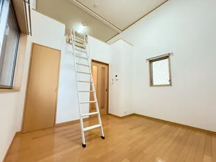 エクレール【1階】の居間