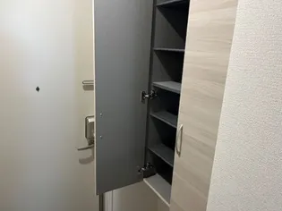 ロイヤルタウン上峰B【1階】の玄関