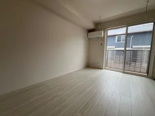 ロイヤルタウン上峰B【1階】の居間