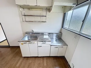 ヴェールヴァン II【1階】のキッチン