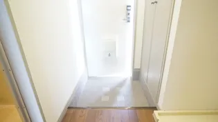 ユーハウス津【3階】の玄関