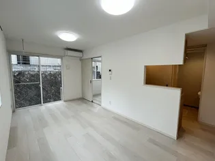 メゾン・ド・ラヴェール【1階】の居間