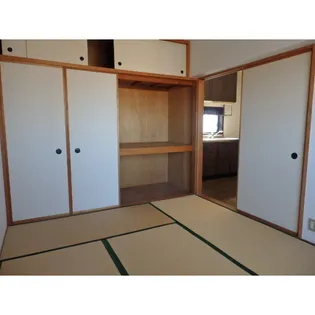 ホーユーパレス金沢入江【4階】の居間