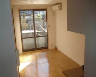 セゾン・メルベイユ【2階】の居間