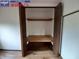 クリニヤンクール【2階】の内装