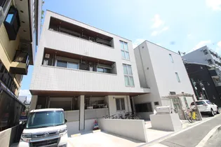 ティースリーカーサモジュカ【1階】の外観