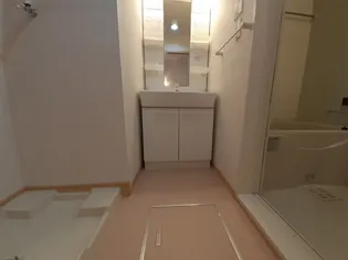 サン・リバー【2階】の内装