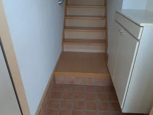 サン・リバー【2階】の玄関