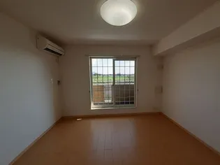 サン・リバー【2階】の居間