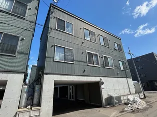 ドゥラル【2階】の外観