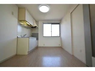グランシード平和 F棟【1階】の居間