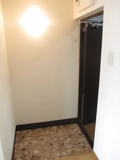 アイヴィ・ビルデンス【5階】の玄関