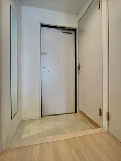 クルエボヌール西念【6階】の玄関