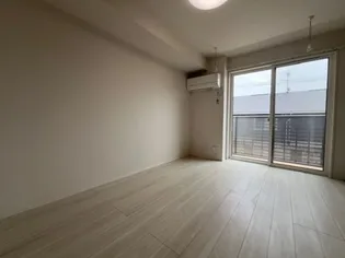 ロイヤルタウン上峰B【2階】の居間