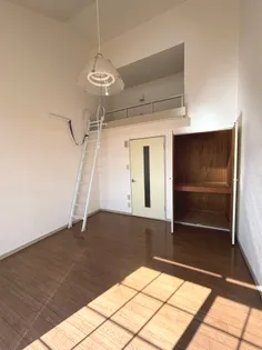 ロイヤルハイツB棟【2階】の居間