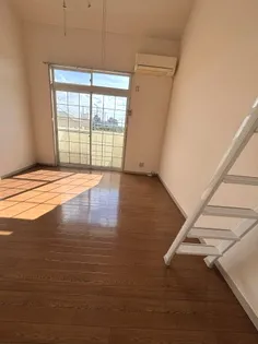 ロイヤルハイツB棟【2階】の居間