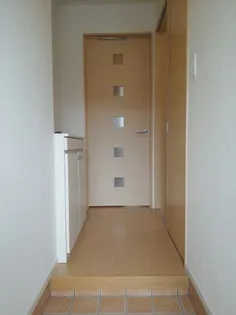 ノーブル ウィング【1階】の玄関