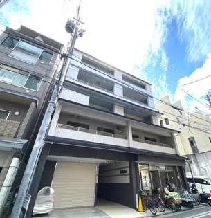 i.レジデンス 六角【1階】の外観