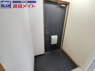 ガーデンヒルズ2号館【1階】の玄関